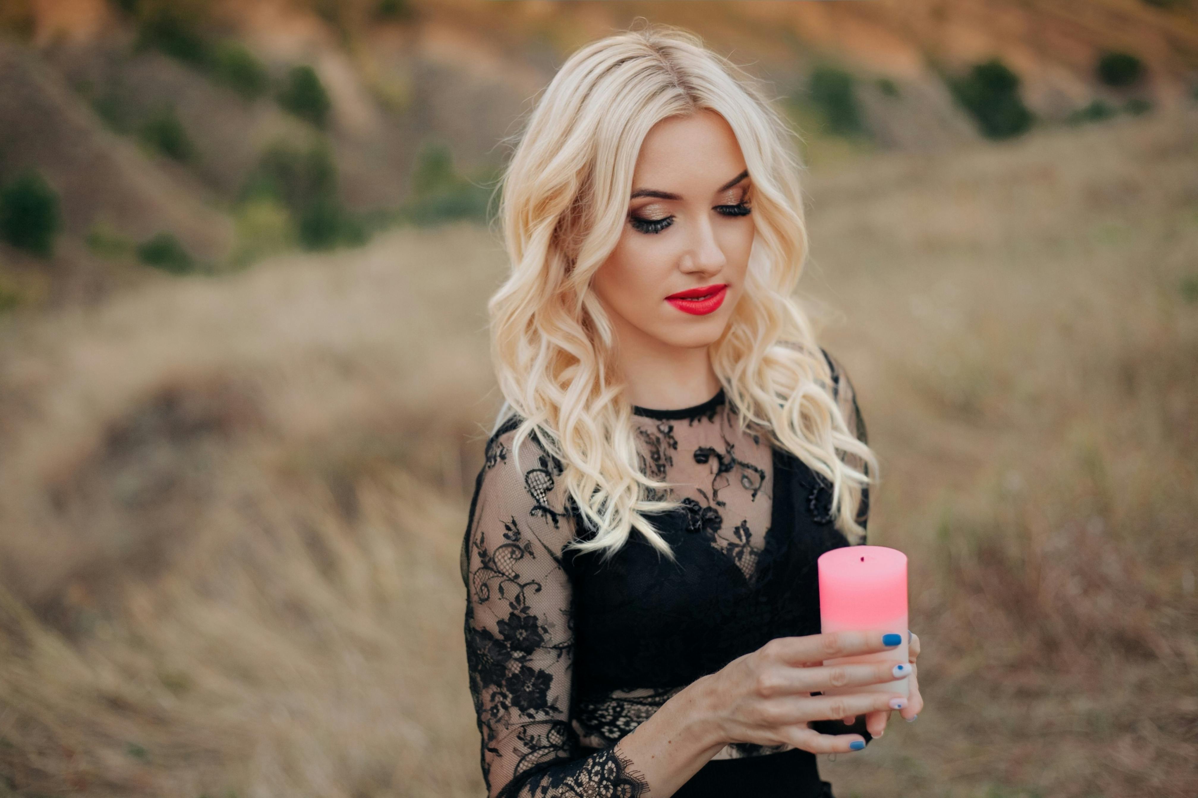 最新内容缩略图：人物特写